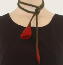 Charger l'image dans la galerie, Broche fleur feutrée humide