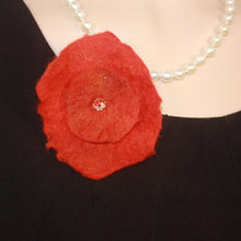 Charger l'image dans la galerie, Broche fleur feutrée humide