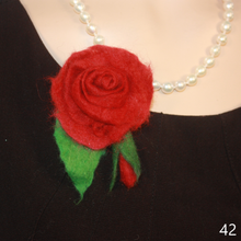 Charger l'image dans la galerie, Broche fleur feutrée humide