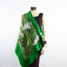 Charger l'image dans la galerie, Vibrant green white flowers shawl #228-20