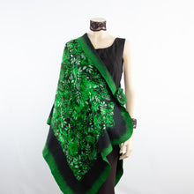 Charger l'image dans la galerie, Vibrant green shawl #228-44