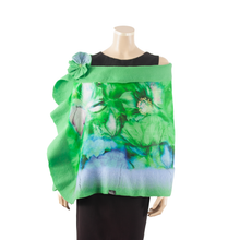 Charger l'image dans la galerie, Vibrant meadow shawl #228-36

