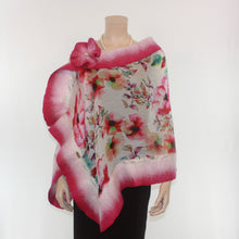 Charger l'image dans la galerie, Vibrant magenta flowers shawl #228-33
