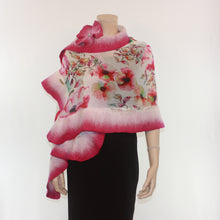 Charger l'image dans la galerie, Vibrant magenta flowers shawl #228-33
