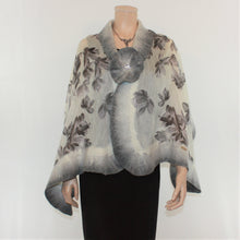 Charger l'image dans la galerie, Vibrant grey flowers shawl #228-27
