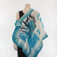 Charger l'image dans la galerie, Vibrant blue white shawl #228-32
