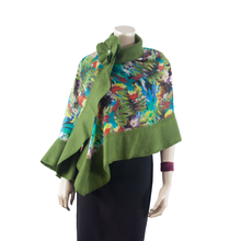 Charger l'image dans la galerie, Vibrant jungle shawl #228-37
