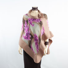 Charger l'image dans la galerie, Vibrant magenta flowers shawl #228-25
