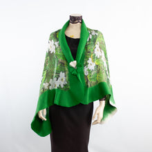 Charger l'image dans la galerie, Vibrant green white flowers shawl #228-20
