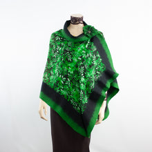 Charger l'image dans la galerie, Vibrant green shawl #228-44
