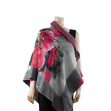 Charger l'image dans la galerie, Vibrant grey and pink poppy shawl #228-7
